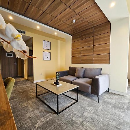 Hotel Etna Gracanica  Εξωτερικό φωτογραφία