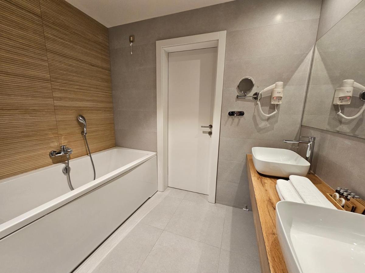 Hotel Etna Gracanica  Εξωτερικό φωτογραφία