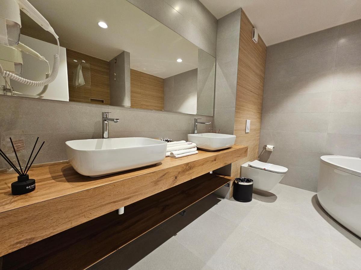 Hotel Etna Gracanica  Εξωτερικό φωτογραφία