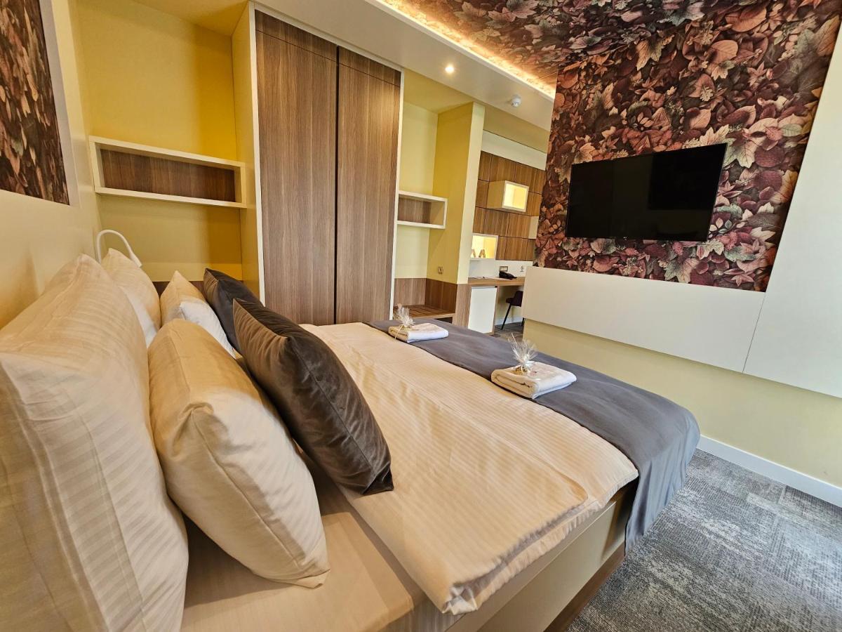 Hotel Etna Gracanica  Εξωτερικό φωτογραφία