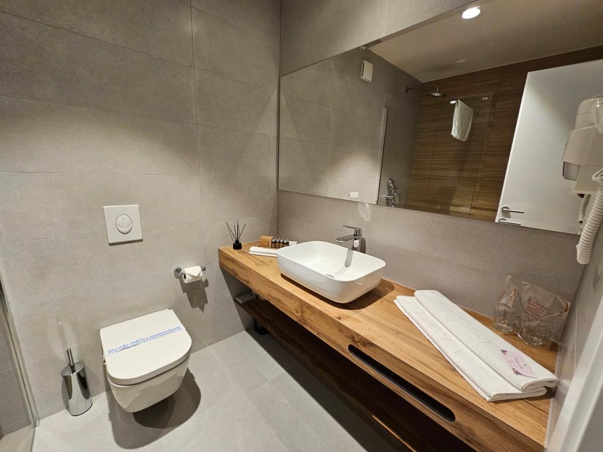 Hotel Etna Gracanica  Εξωτερικό φωτογραφία