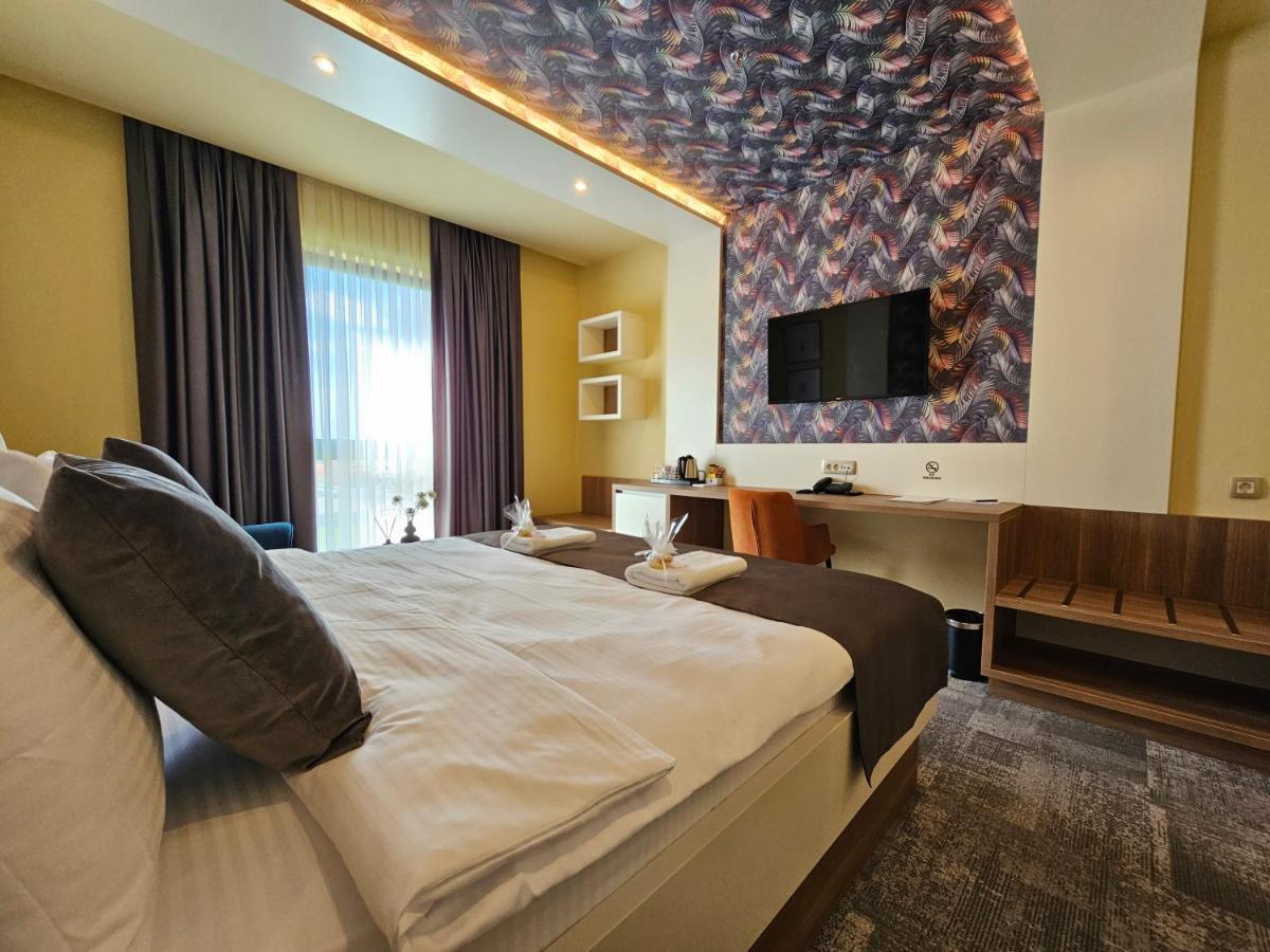 Hotel Etna Gracanica  Εξωτερικό φωτογραφία