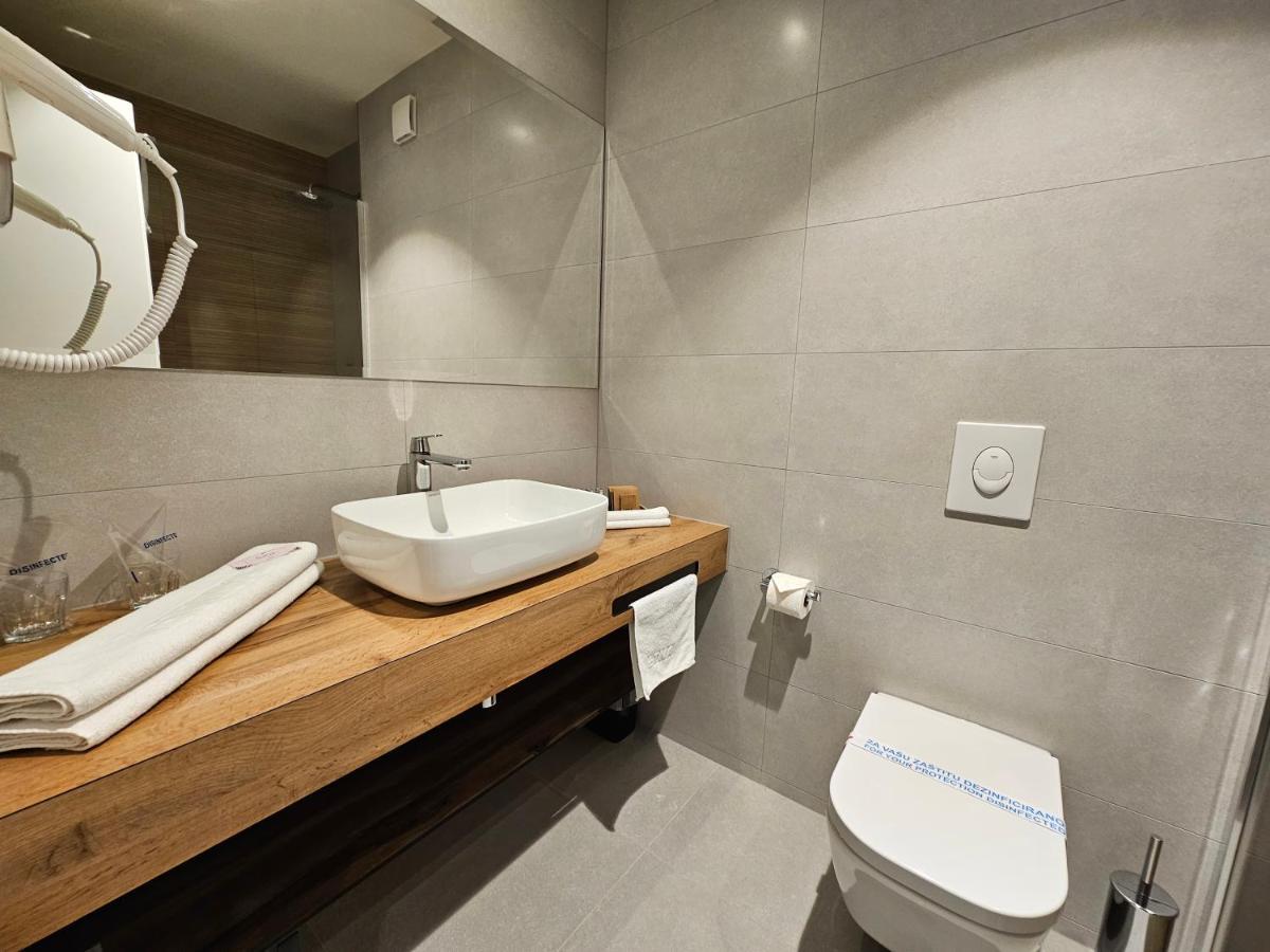 Hotel Etna Gracanica  Εξωτερικό φωτογραφία