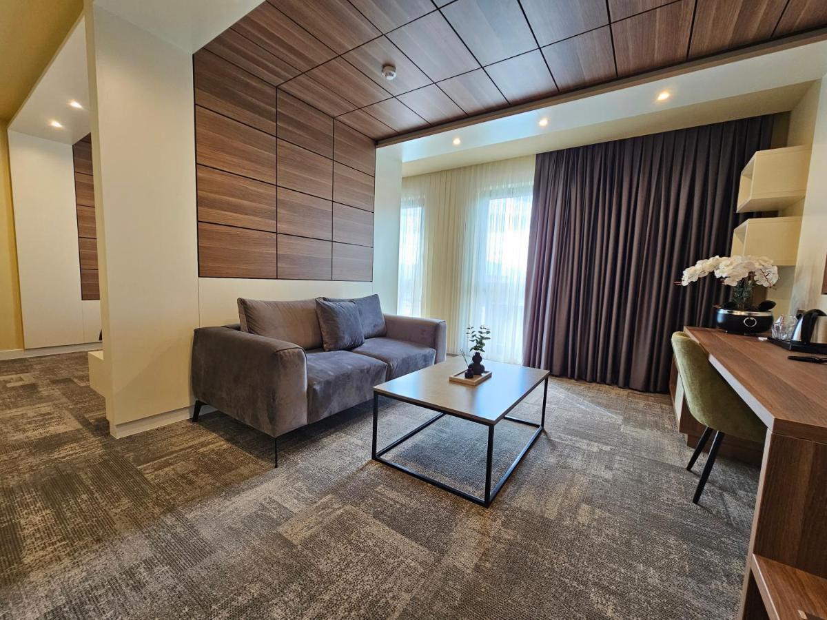 Hotel Etna Gracanica  Εξωτερικό φωτογραφία