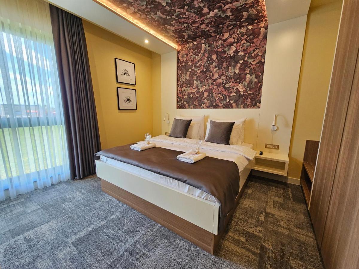 Hotel Etna Gracanica  Εξωτερικό φωτογραφία