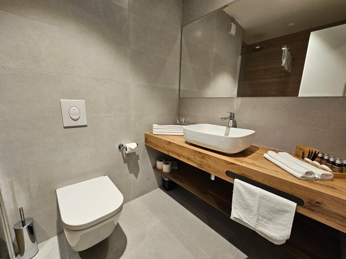 Hotel Etna Gracanica  Εξωτερικό φωτογραφία