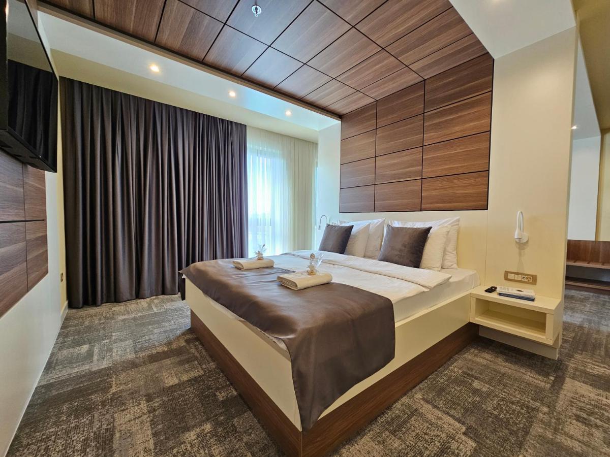 Hotel Etna Gracanica  Εξωτερικό φωτογραφία