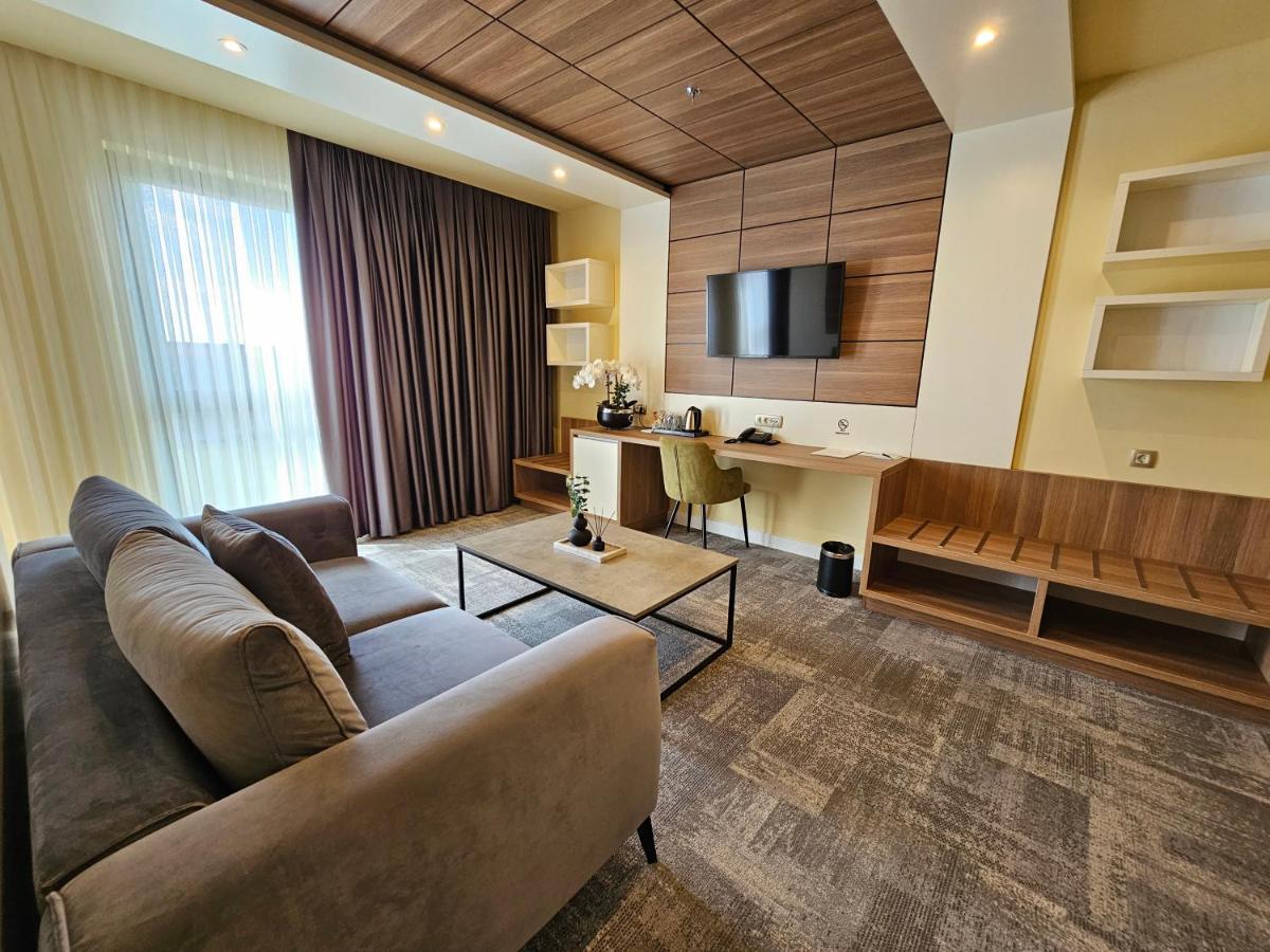 Hotel Etna Gracanica  Εξωτερικό φωτογραφία