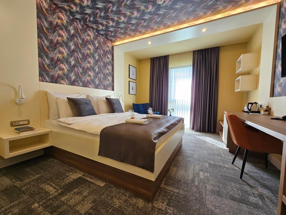 Hotel Etna Gracanica  Εξωτερικό φωτογραφία