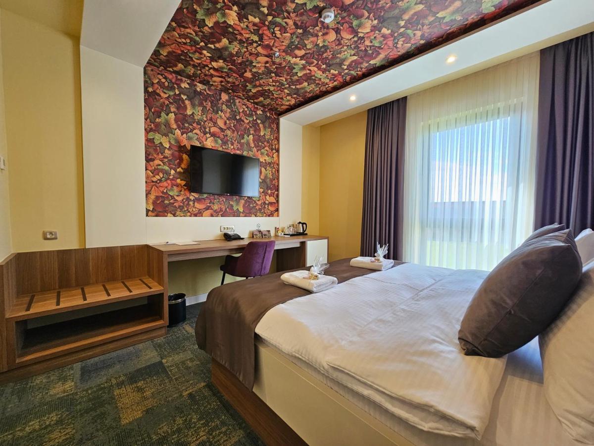 Hotel Etna Gracanica  Εξωτερικό φωτογραφία