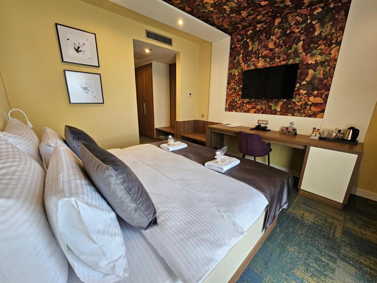 Hotel Etna Gracanica  Εξωτερικό φωτογραφία